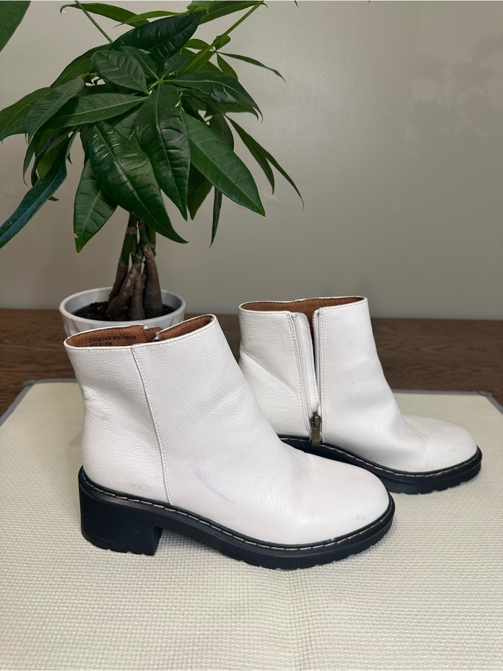 Beast Fashion White & Black Block Heel Ankle Boots with Side Zip Womens Size 7.5
